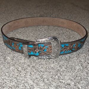 Women’s western belt with buckle